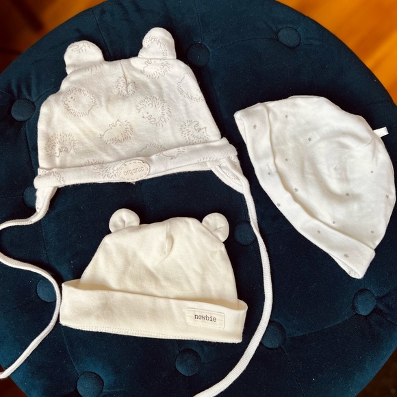 Set of 3 white baby hats - Picture 1 of 4